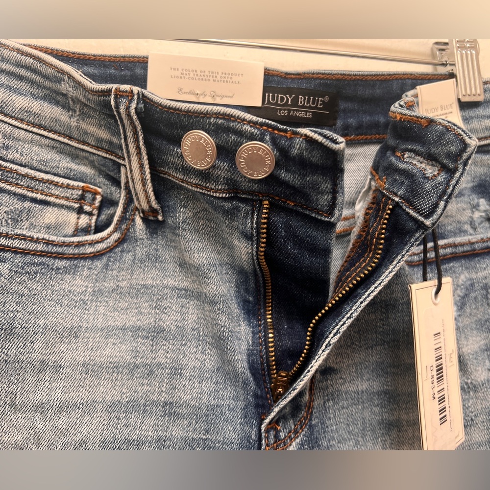 Judy Blue High Waisted Shorts- "Rigid Magic Destroy Cut Off" Woman’s Medium NWT - Picture 9 of 16
